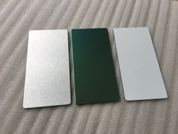 Glanzende Zilveren het Comité van de Aluminiumsandwich Decoratieve Buitenmuurcomités leverancier